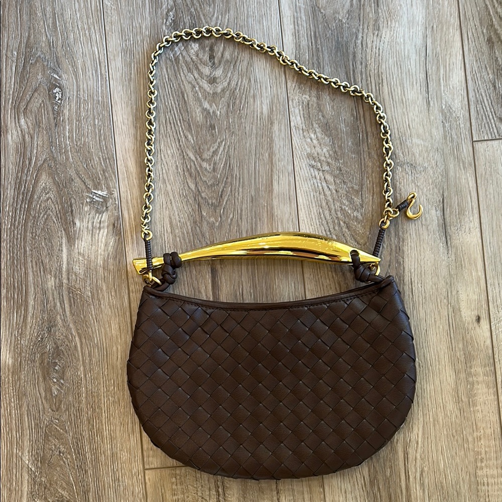 Women's Woven Leather Shoulder Bag in Dark Brown with Gold Chain sardine